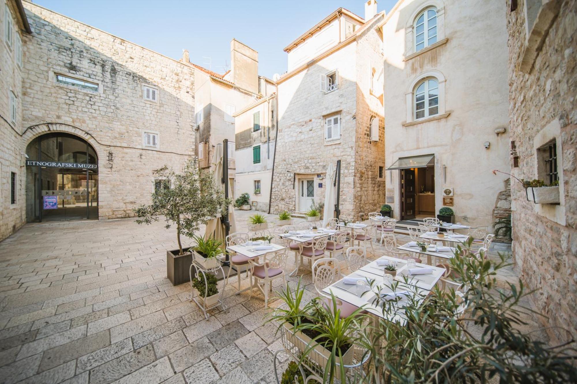 ספליט Hotel Vestibul Palace & Villa - Small Luxury Hotels Of The World מראה חיצוני תמונה